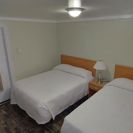 Ross Inn Lanigan Buitenkant foto