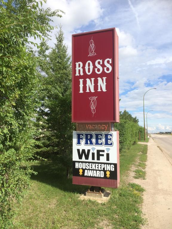 Ross Inn Lanigan Buitenkant foto